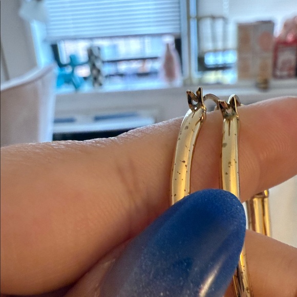 ❌SOLD❌Dolce & Gabbana DG logo charm hoop earring - Picture 7 of 9